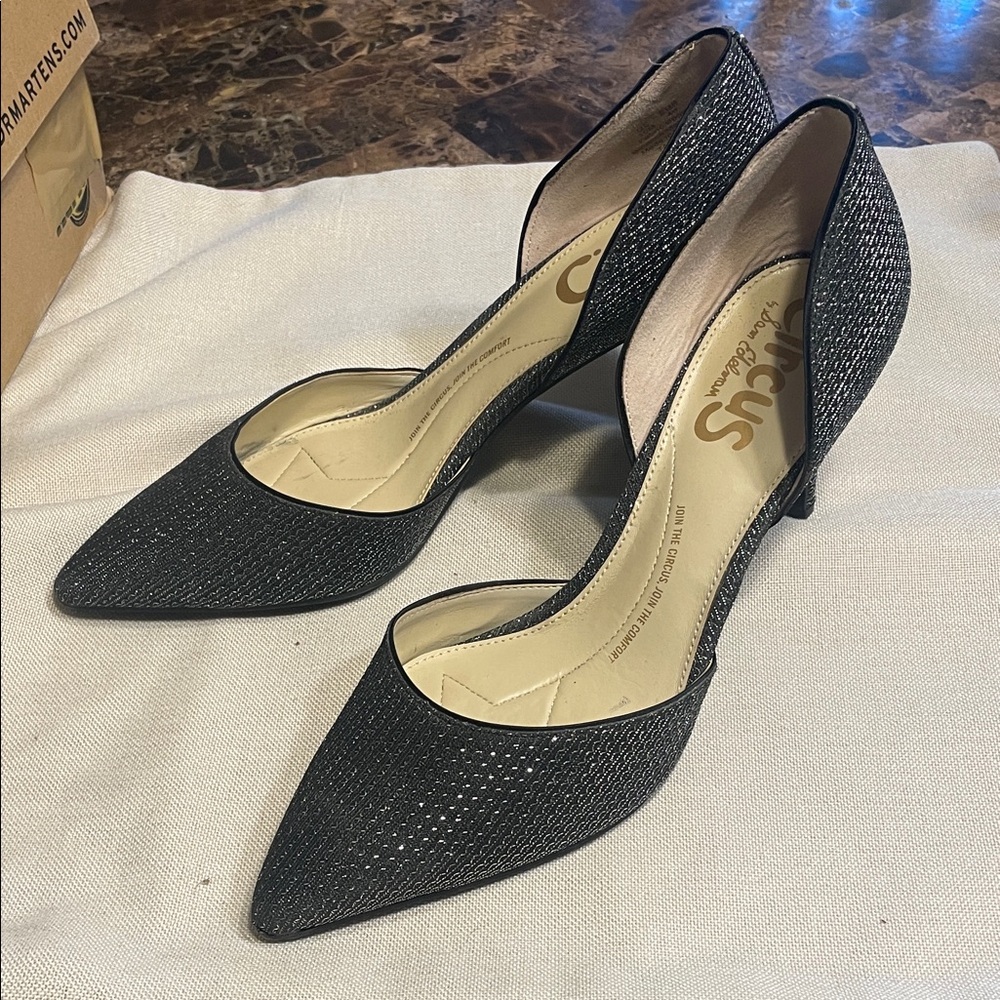 Carlos Santana Black Textured Heels